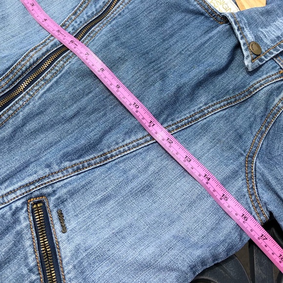 BILLABONG Design Closet Distressed Denim Jacket - Picture 3 of 8